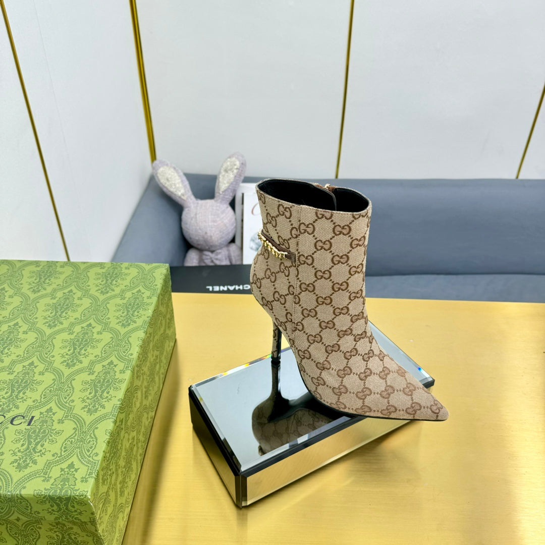 GUCCI SIGNORIA ANKLE BOOT IN TAN BEIGE MONOGRAM CANVAS