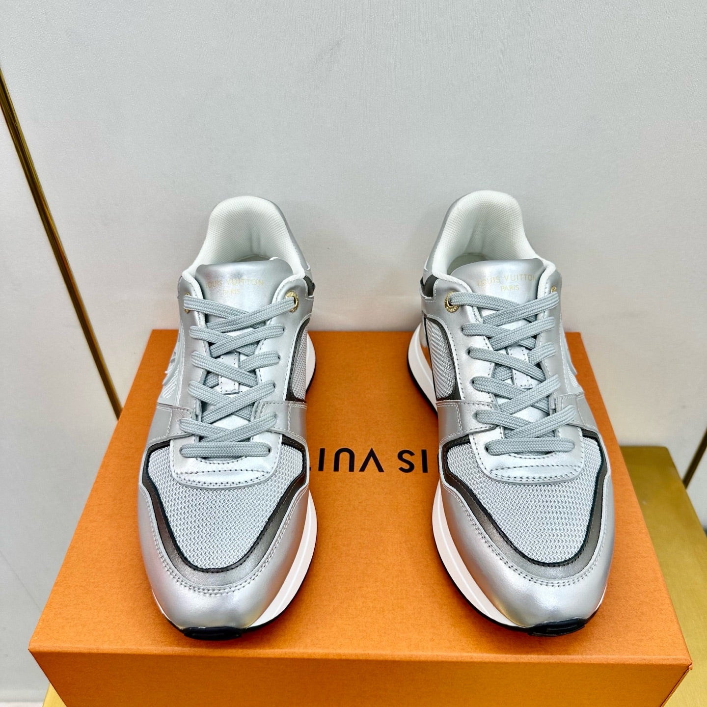 LOUIS VUITTON NEO RUN AWAY SNEAKER IN SILVER CALFSKIN