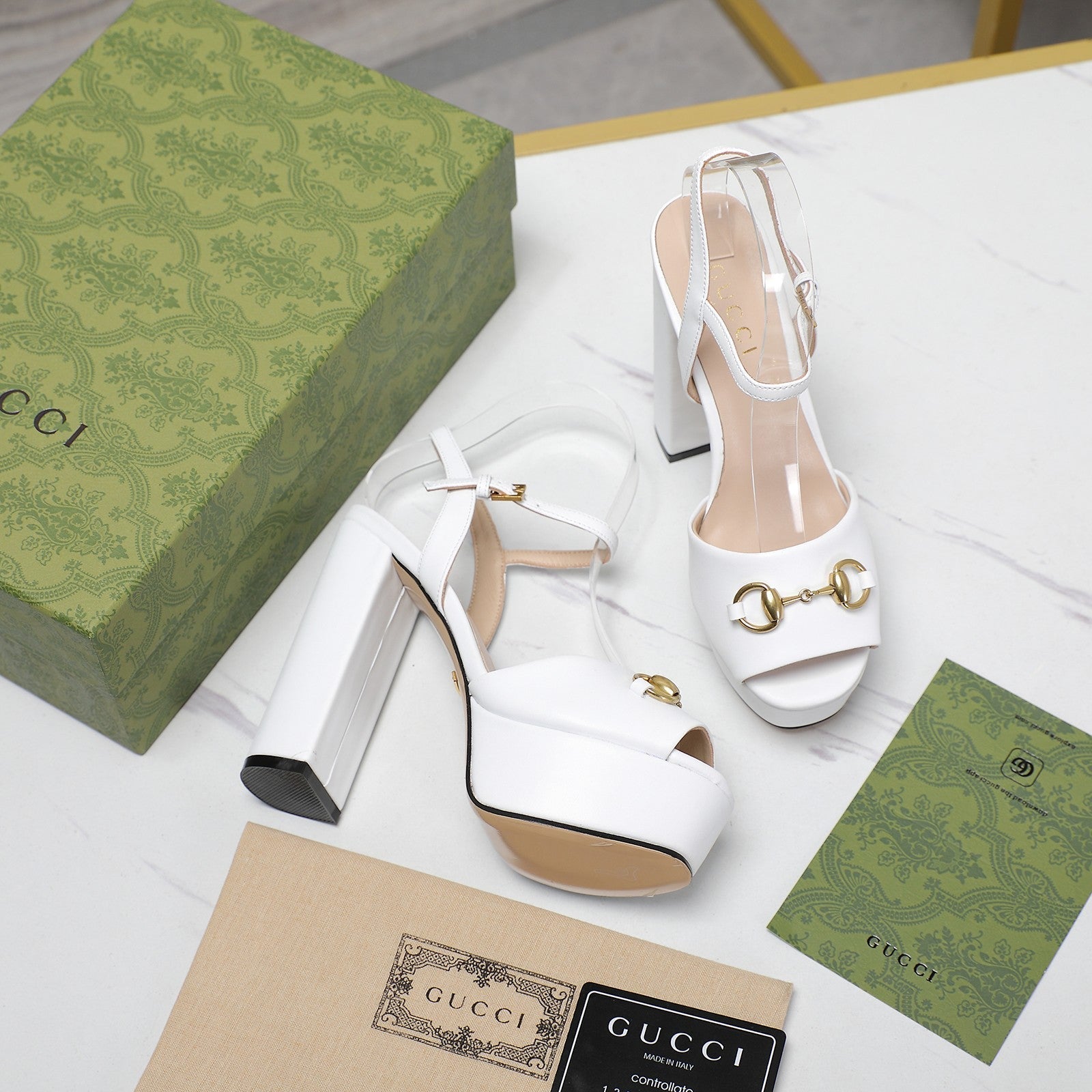 GUCCI Sandales Cuir Noir White