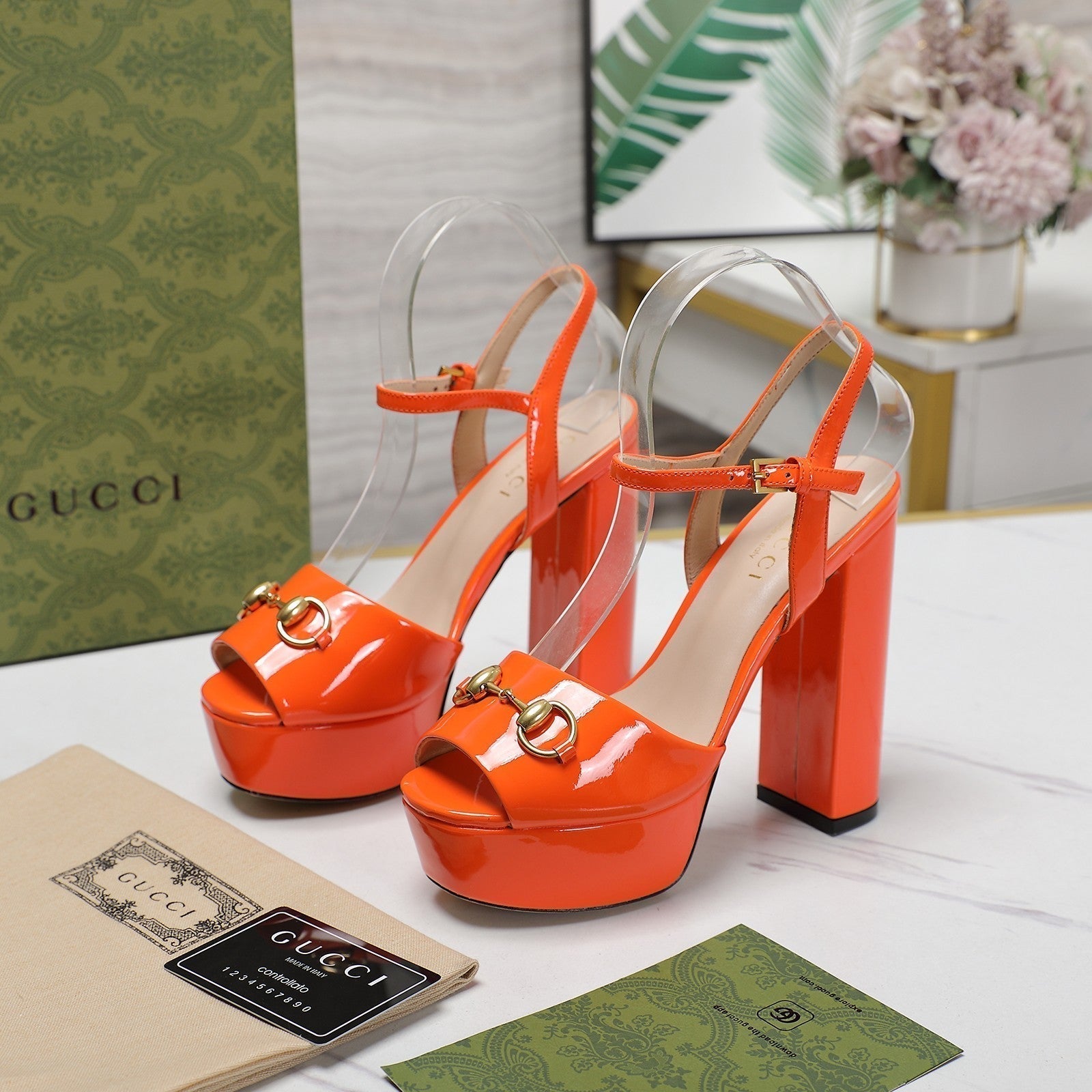 GUCCI Sandales Cuir Noir Orange