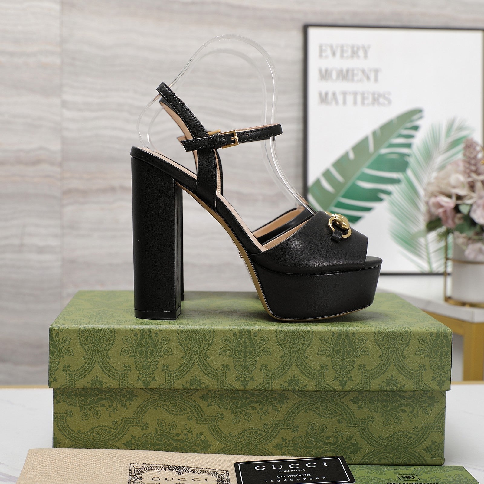 GUCCI Sandales Cuir Noir Black