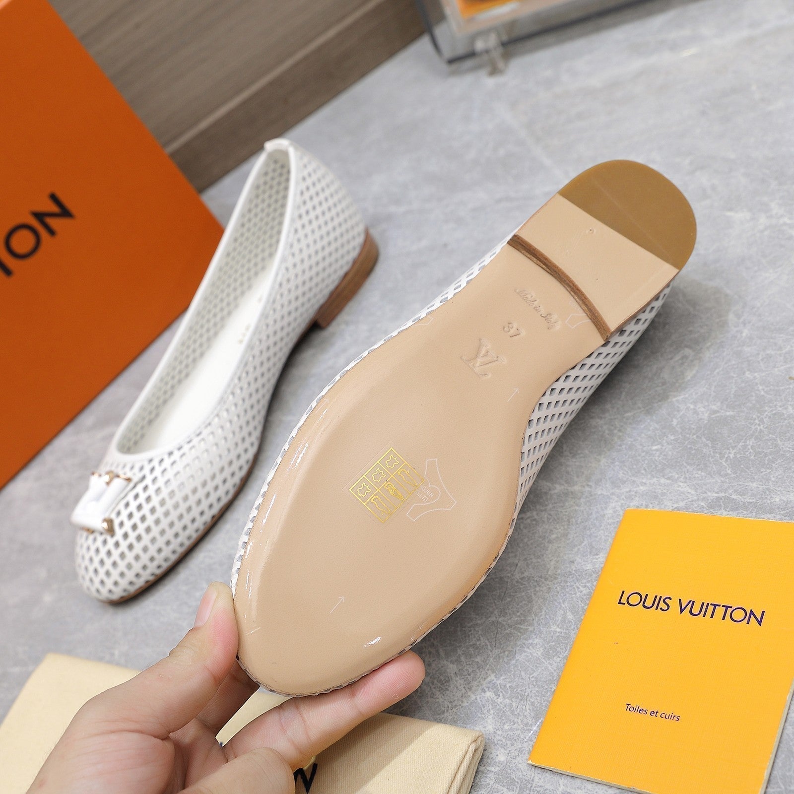 LOUIS VUITTON LV WOMEN'S BALLET FLAT IN WHITE CALFSKIN WITH PERFORATION CRAFTMANSHIP