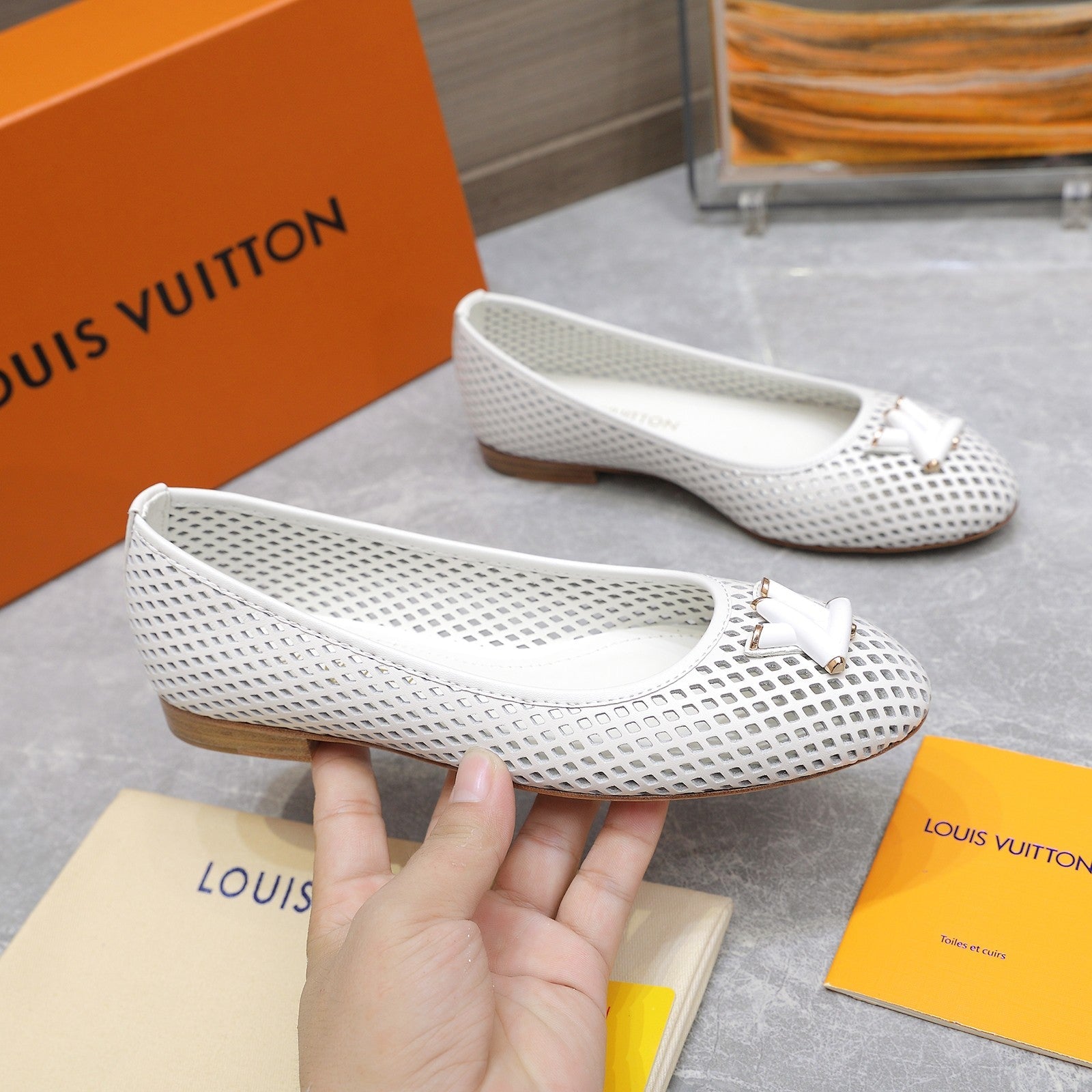 LOUIS VUITTON LV WOMEN'S BALLET FLAT IN WHITE CALFSKIN WITH PERFORATION CRAFTMANSHIP