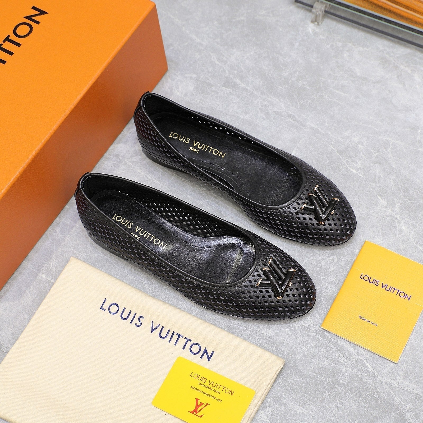LOUIS VUITTON LV WOMEN'S BALLET FLAT IN BLACK CALFSKIN WITH PERFORATION CRAFTMANSHIP