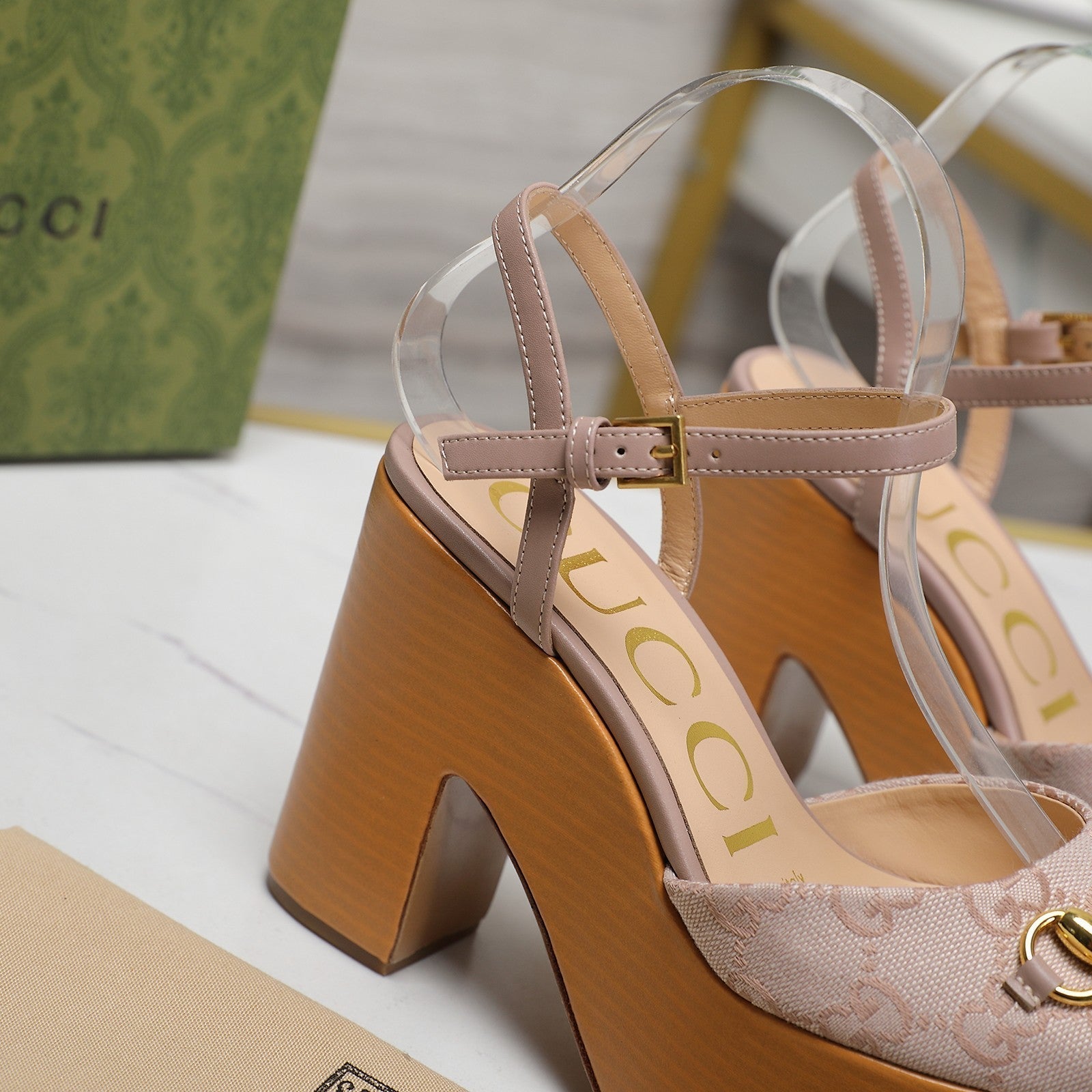 GUCCI HORSEBIT WEDGE SANDAL IN LIGHT BEIGE MONOGRAM JACQUARD FABRIC AND SHEEPSKIN LINING