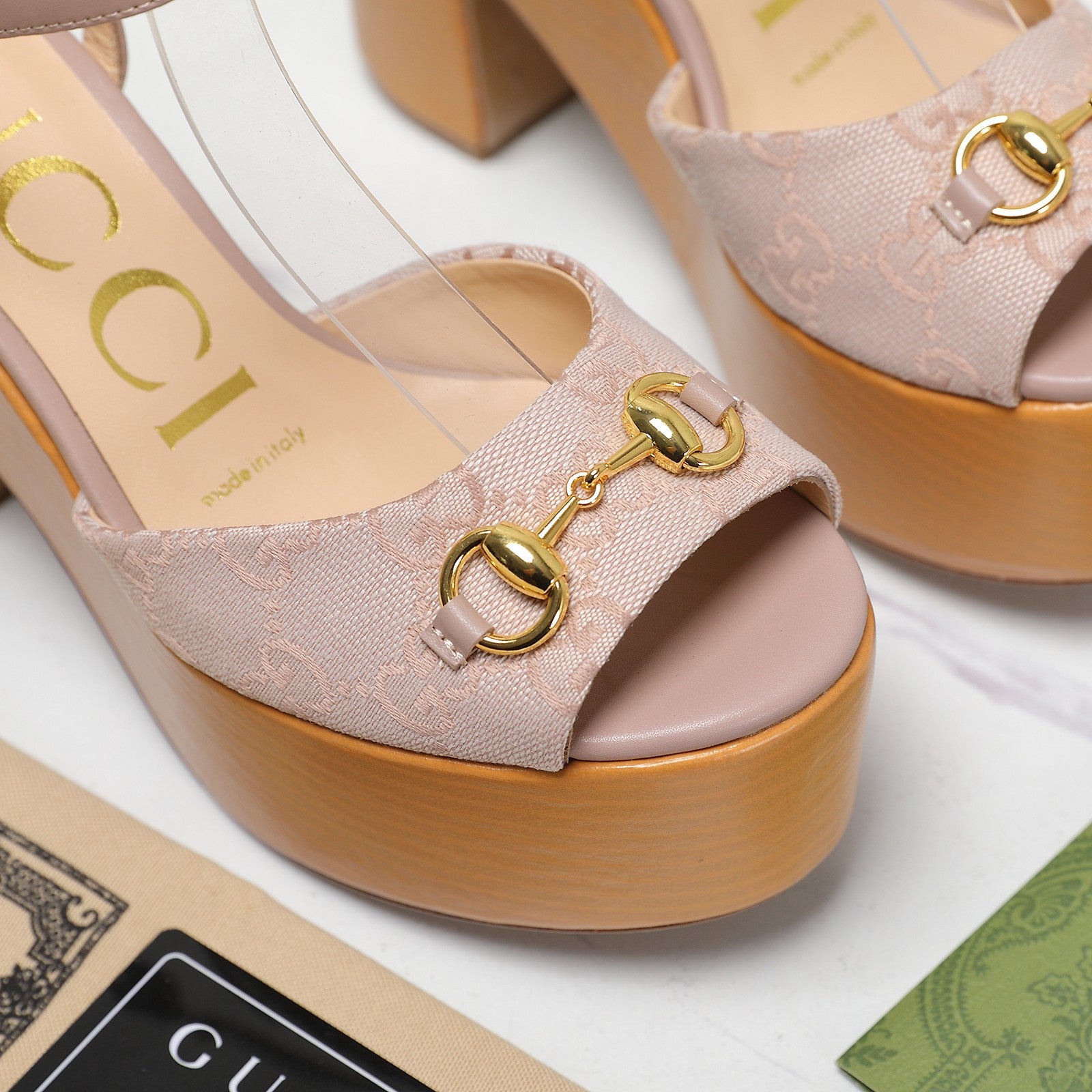 GUCCI HORSEBIT WEDGE SANDAL IN LIGHT BEIGE MONOGRAM JACQUARD FABRIC AND SHEEPSKIN LINING