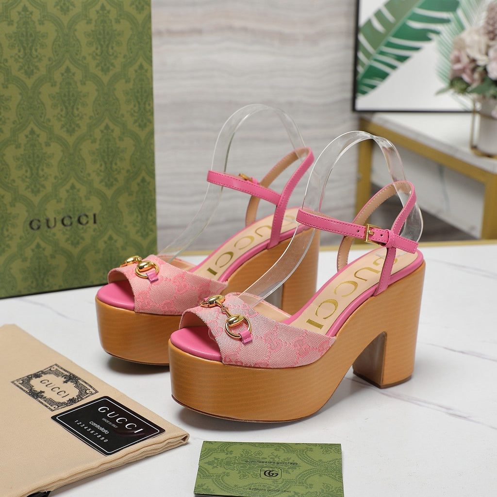 GUCCI HORSEBIT WEDGE SANDAL IN PINK MONOGRAM JACQUARD FABRIC AND SHEEPSKIN LINING