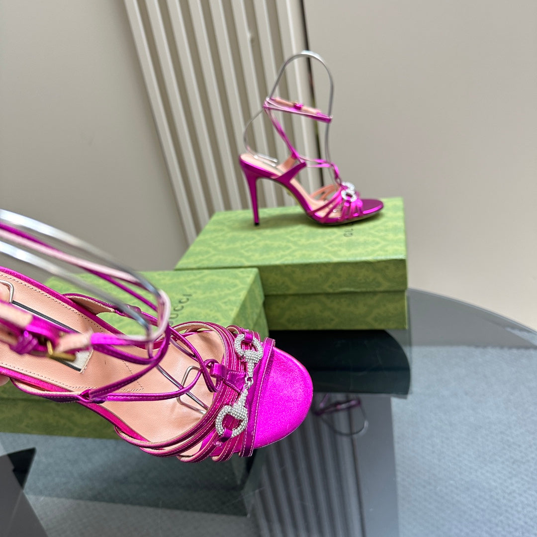 GUCCI CRYSTAL HORSEBIT STRAPPY SANDAL 10.5CM IN HOT PINK PATENT LEATHER