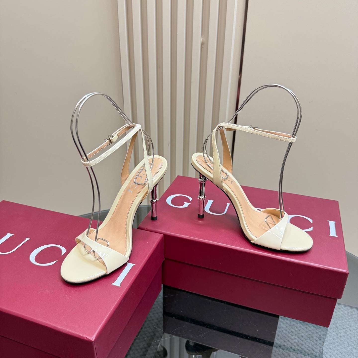 GUCCI STRAP HIGH BAMBOO-EFFECT HEEL SANDAL IN CREAM PATENT CALFSKIN
