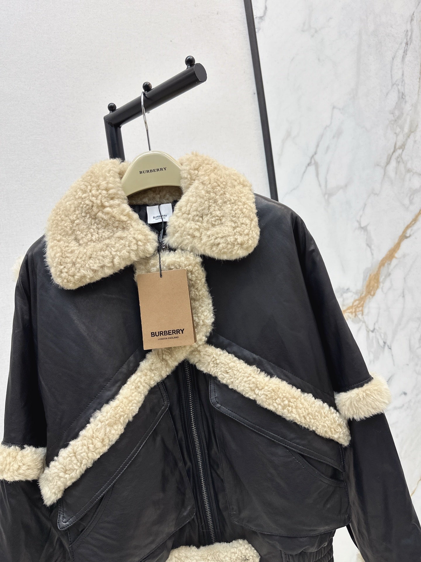 BURBERRY 25S BOMBER JACKET 070