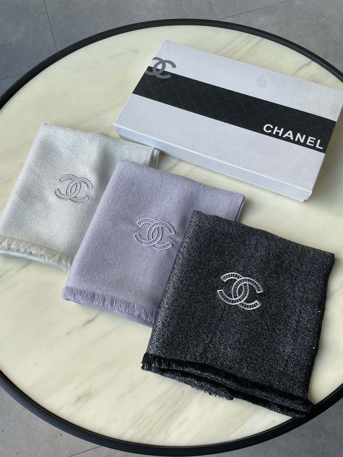 CHANEL SCARF 210 CM IN BLACK CASHMERE 402208