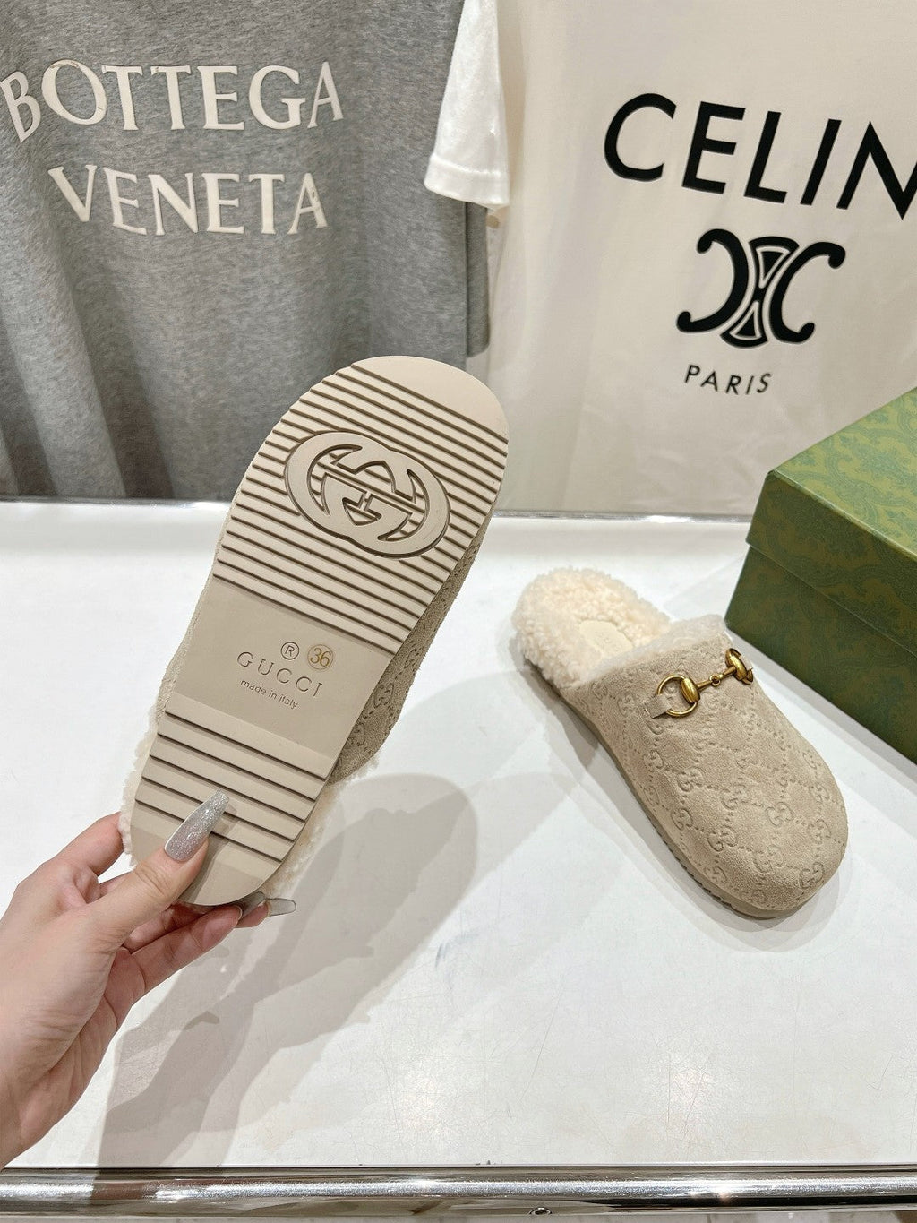 GUCCI HORSEBIT MULE IN BEIGE EMBOSSED SUEDE AND FLEECE LINING
