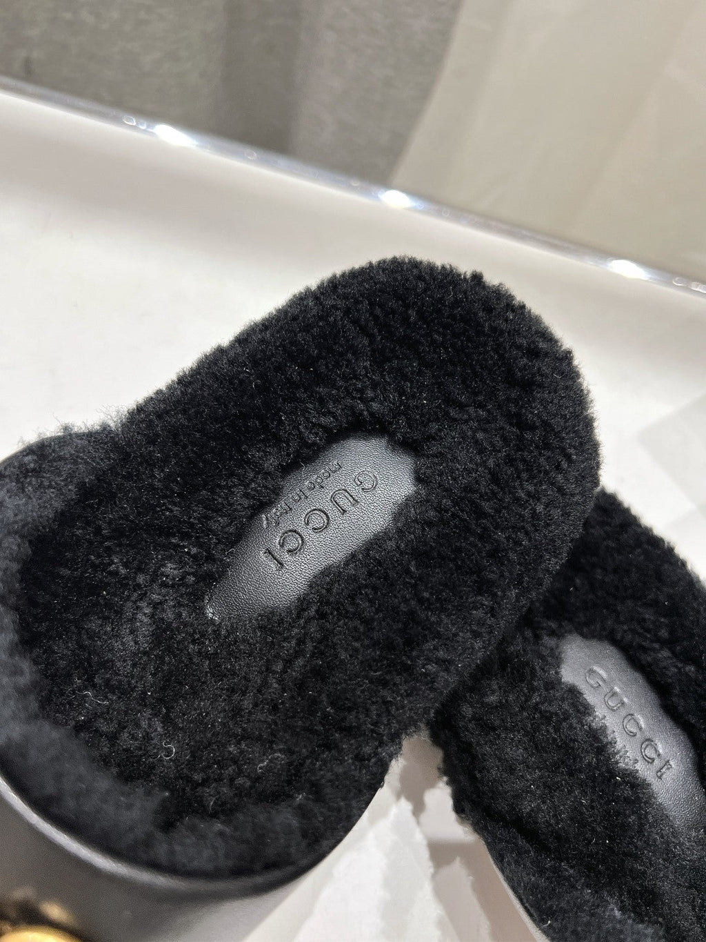 GUCCI HORSEBIT MULE IN BLACK CALFSKIN AND FLEECE LINING