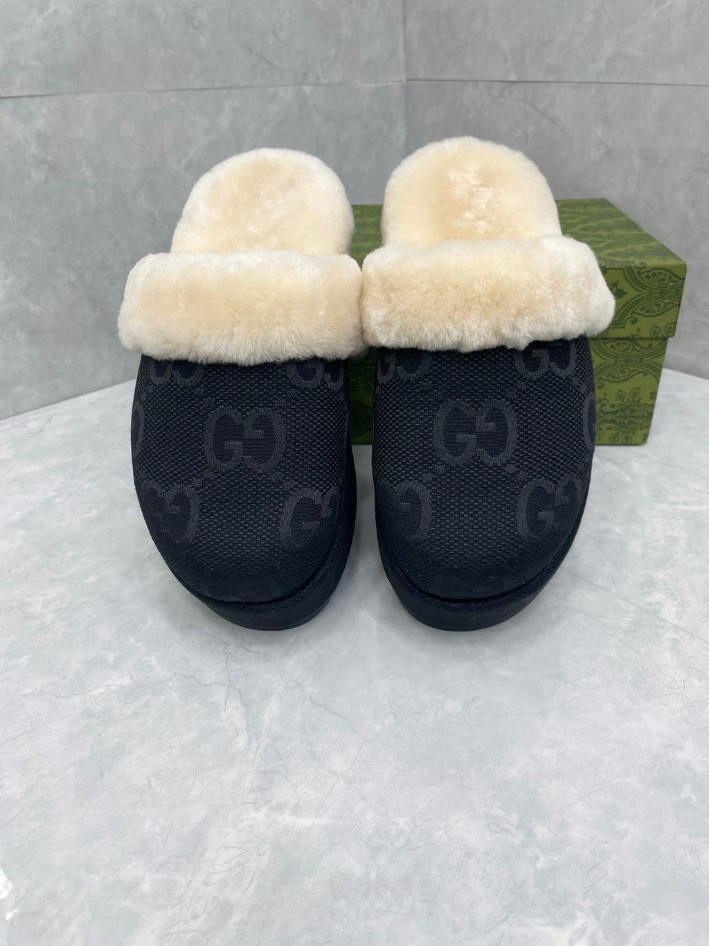 GUCCI MULE IN BLACK MONOGRAM JACQUARD FABRIC AND RABBIT FUR LINING