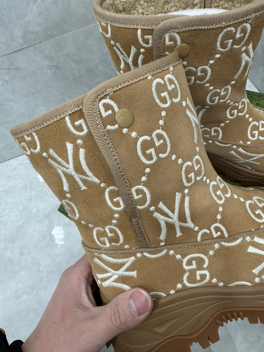 GUCCI &NY SNOW BOOTS IN WOOD BROWN SUEDE AND WOOL LINING