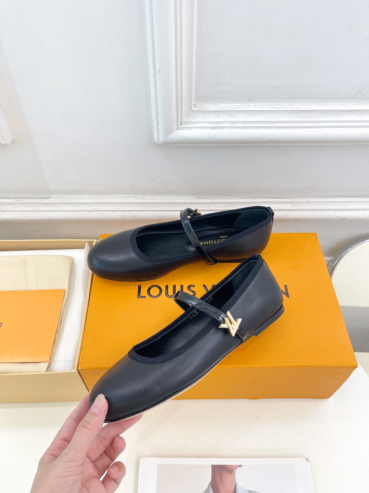 LOUIS VUITTON LV WOMEN ROMY FLAT BALLERINA IN BLACK METALLIC LAMBSKIN