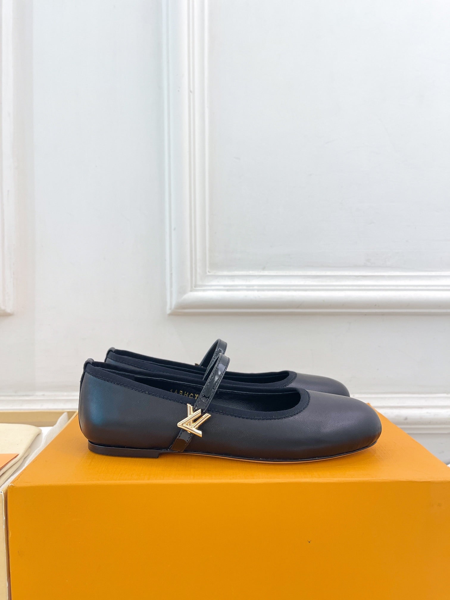 LOUIS VUITTON LV WOMEN ROMY FLAT BALLERINA IN BLACK METALLIC LAMBSKIN