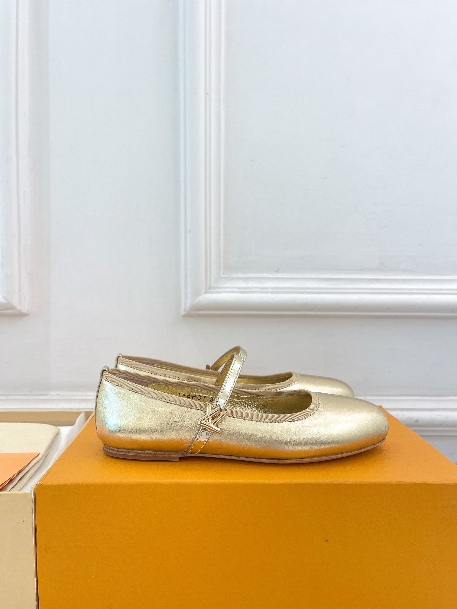 LOUIS VUITTON LV WOMEN ROMY FLAT BALLERINA IN GOLDEN METALLIC LAMBSKIN