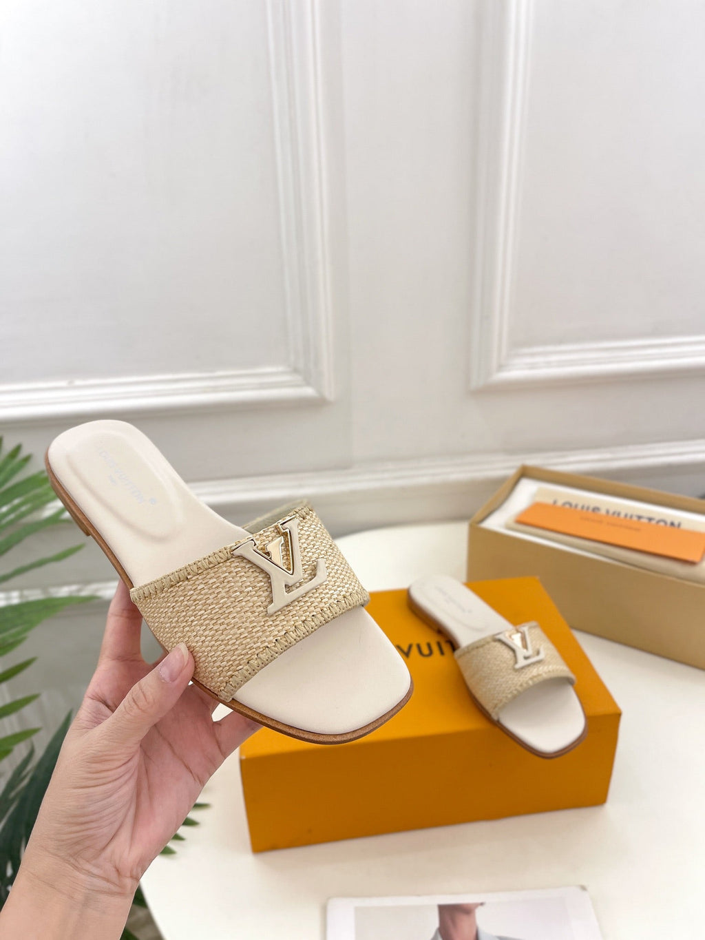 LOUIS VUITTON LV WOMEN CAPRI FLAT MULES IN BEIGE LEATHER AND RAFFIA