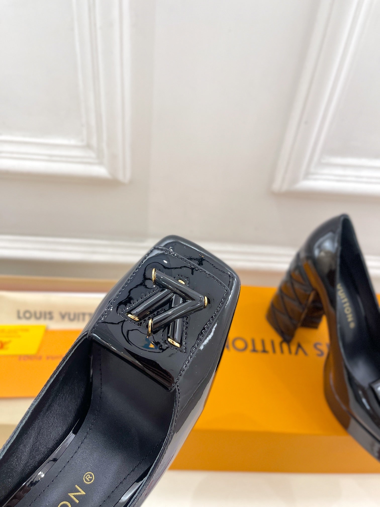 LOUIS VUITTON SHAKE MARY JANE HIGH HEEL 12 CM IN BLACK PATENT CALFSKIN