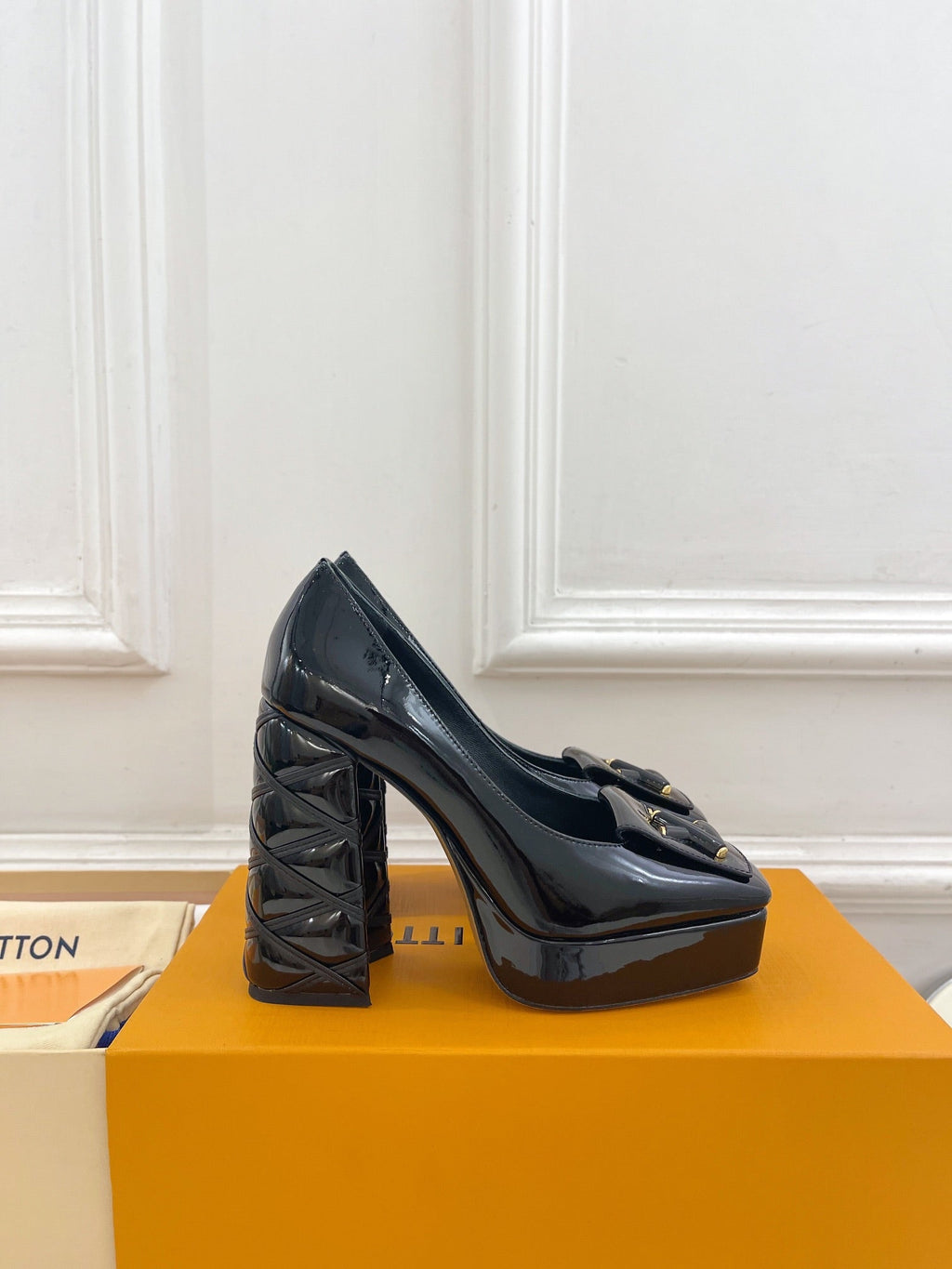 LOUIS VUITTON SHAKE MARY JANE HIGH HEEL 12 CM IN BLACK PATENT CALFSKIN