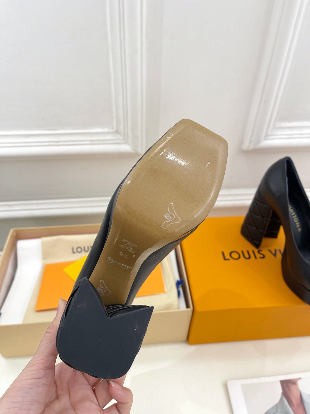 LOUIS VUITTON SHAKE MARY JANE HIGH HEEL 12 CM IN BLACK CALFSKIN