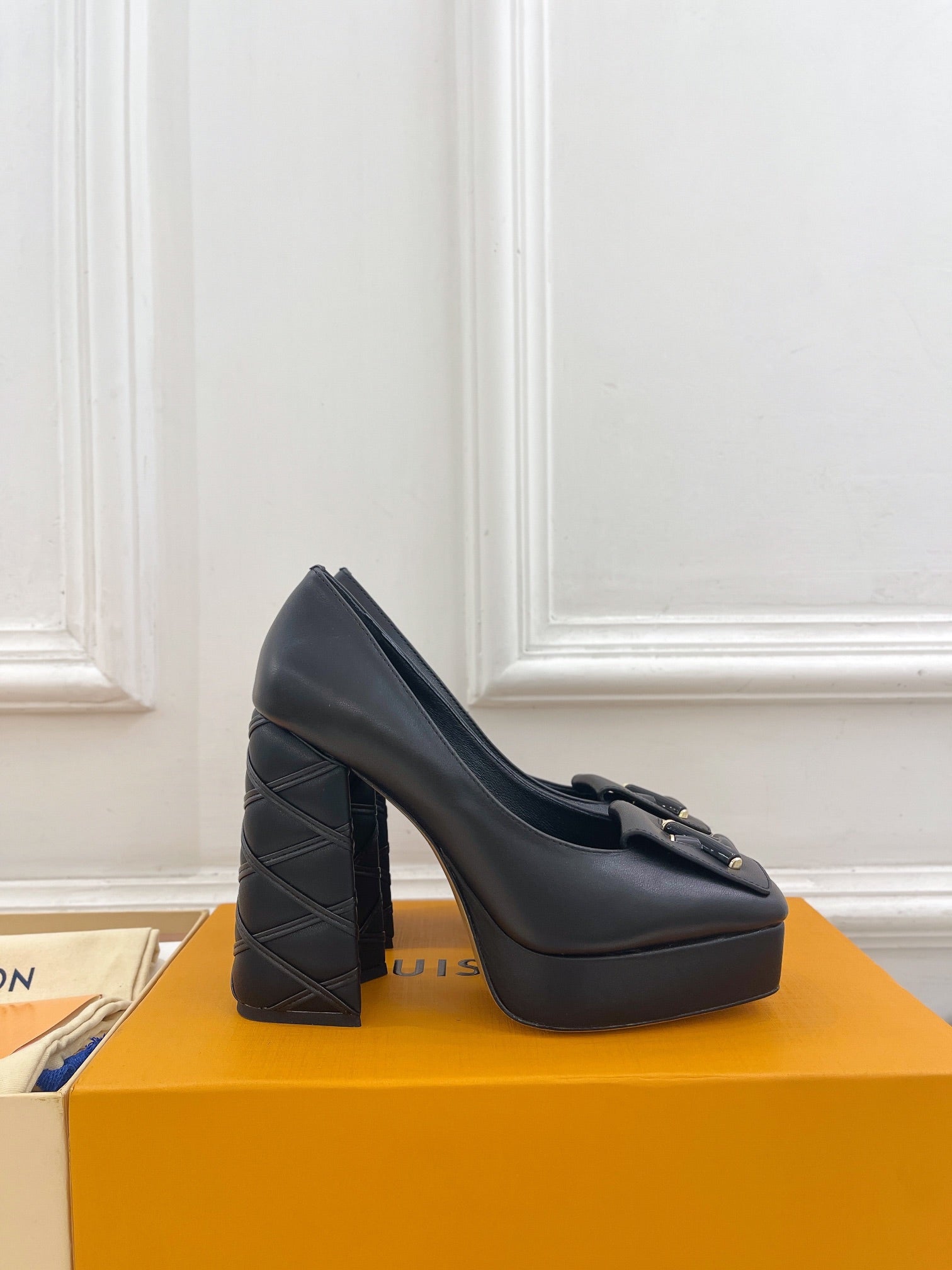 LOUIS VUITTON SHAKE MARY JANE HIGH HEEL 12 CM IN BLACK CALFSKIN