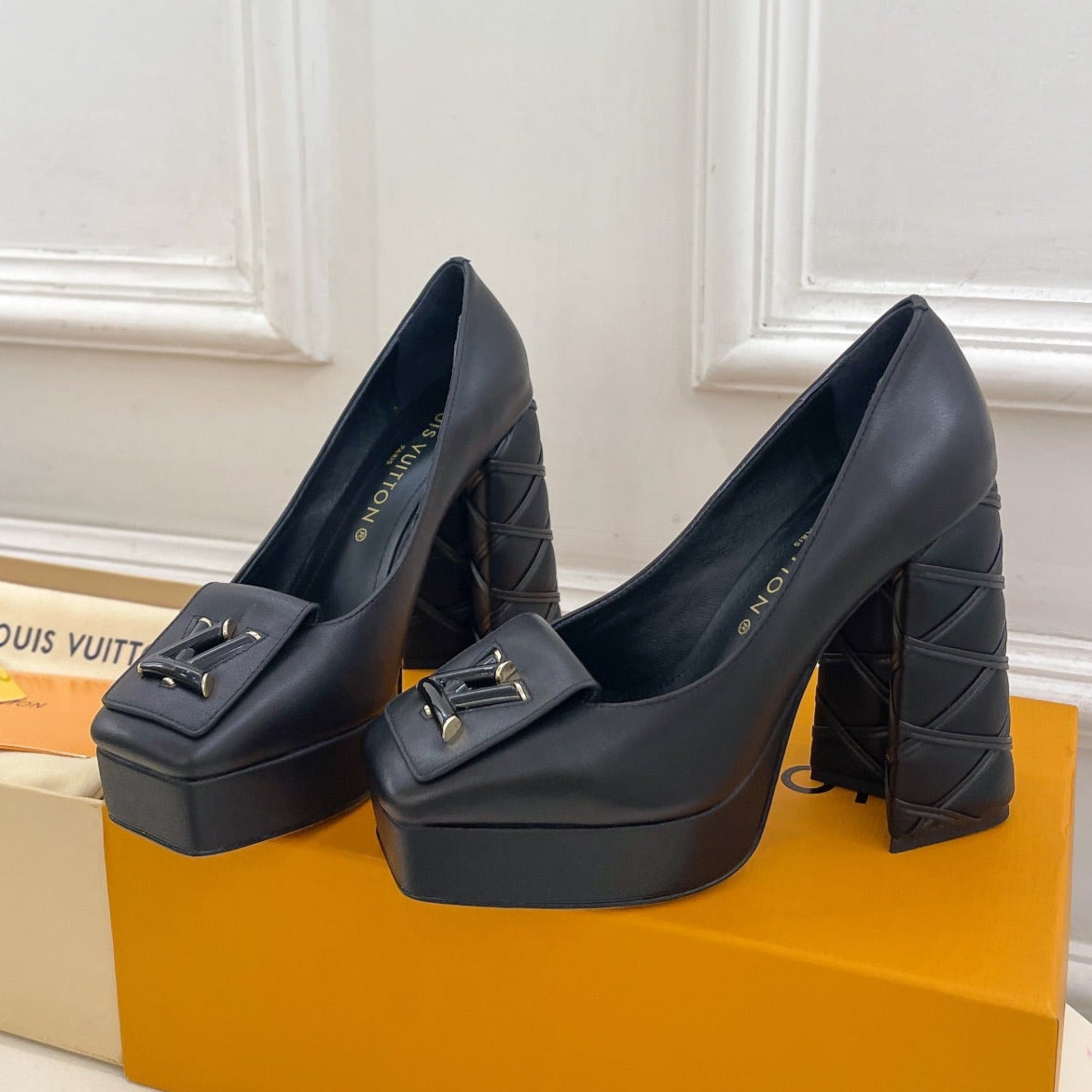 LOUIS VUITTON SHAKE MARY JANE HIGH HEEL 12 CM IN BLACK CALFSKIN