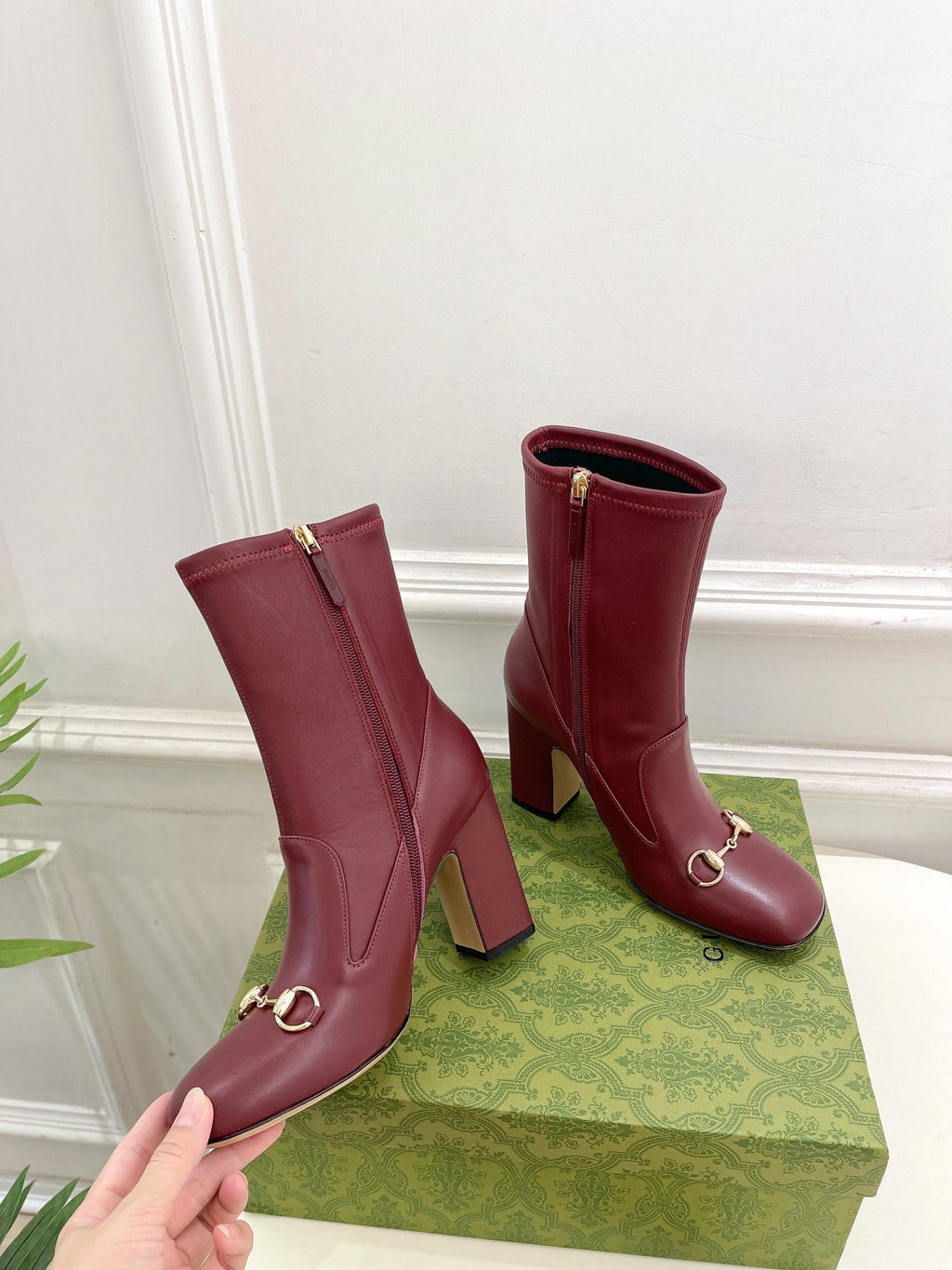 GUCCI HORSEBIT ANKLE BOOTS 9.5CM IN BURGUNDY RED SHEEPSKIN