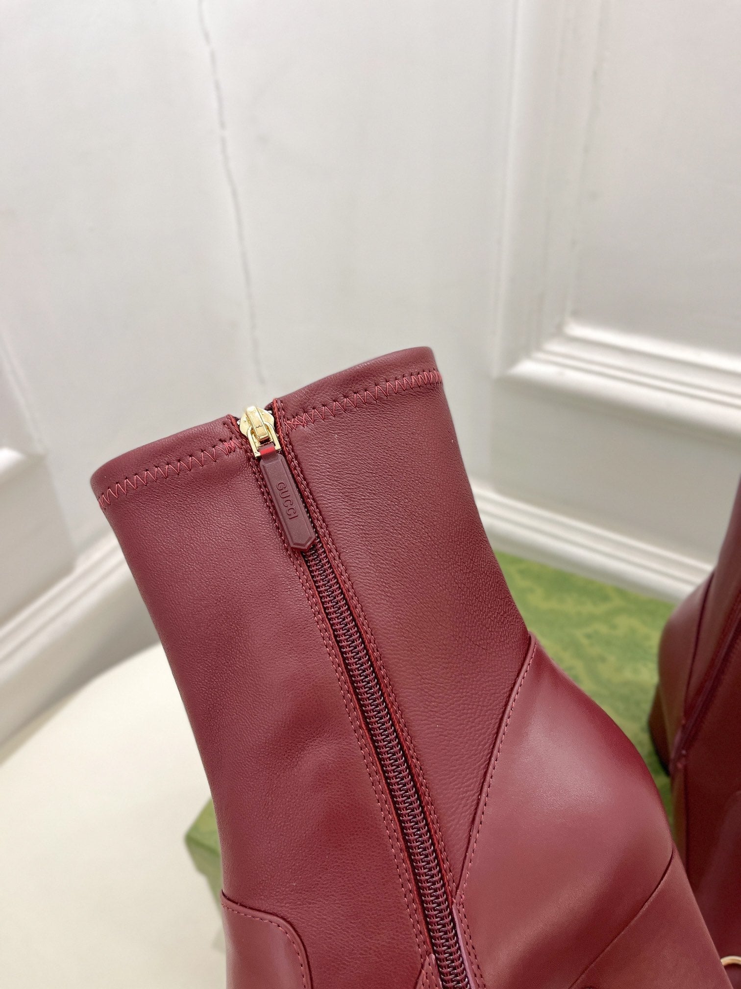 GUCCI HORSEBIT ANKLE BOOTS 6.5CM IN BURGUNDY RED SHEEPSKIN