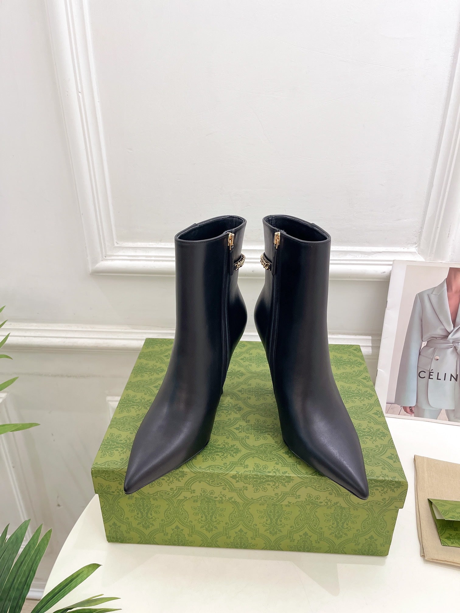 GUCCI SIGNORIA SHORT BOOTS 10.5CM IN BLACK CALFSKIN