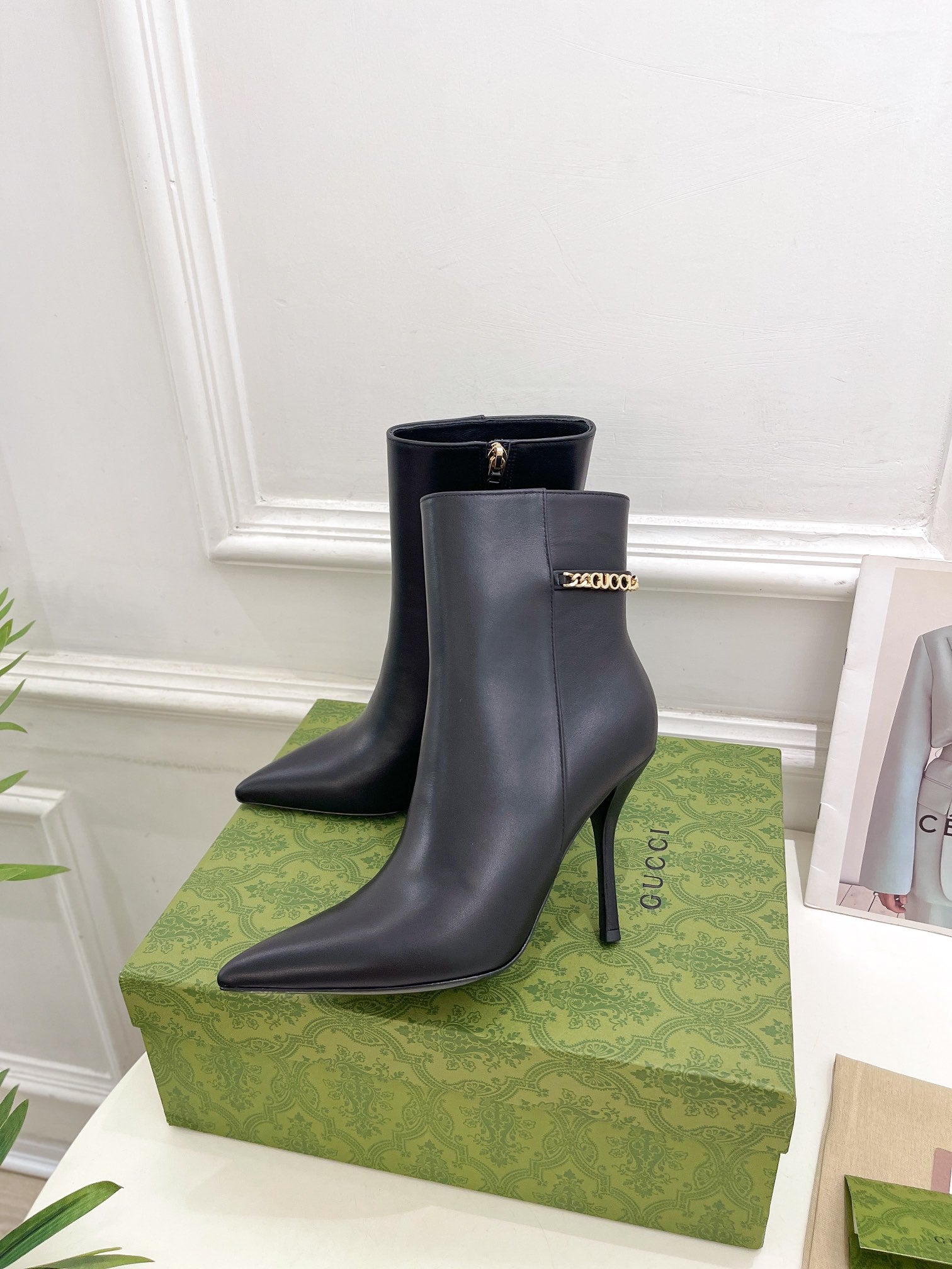 GUCCI SIGNORIA SHORT BOOTS 10.5CM IN BLACK CALFSKIN