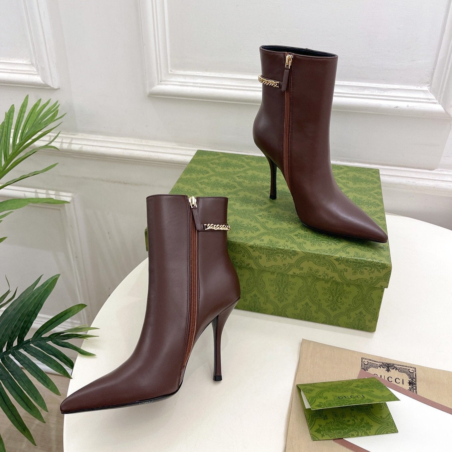GUCCI SIGNORIA SHORT BOOTS 10.5CM IN WALNUT BROWN CALFSKIN