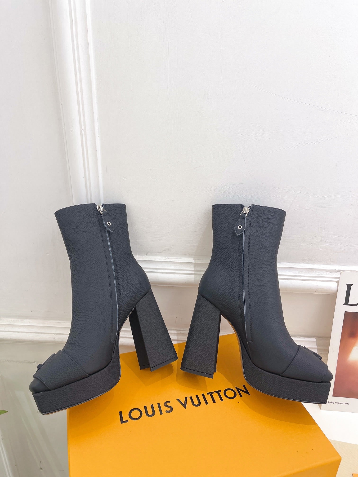 LOUIS VUITTON ANKLE BOOTS BLOCK HEEL 9 CM IN BLACK PEPPLE CALFSKIN