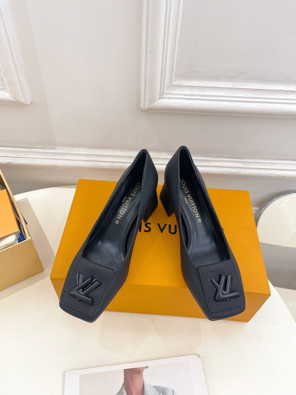 LOUIS VUITTON SHAKE PUMP BLOCK HEEL 5.5 CM SANDALS IN BLACK PEPPLE CALFSKIN