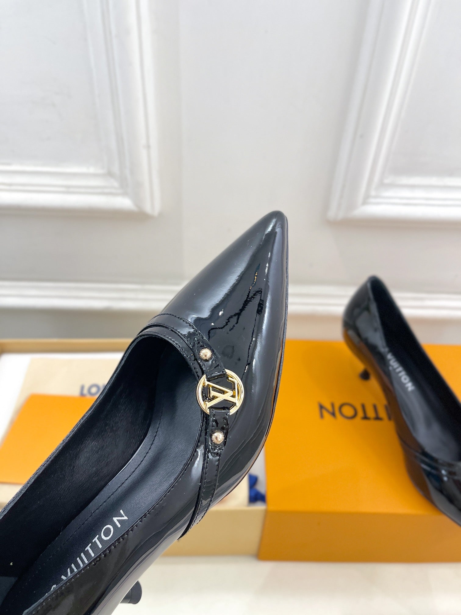 LOUIS VUITTON 6AM HIGH PUMP 5 CM IN BLACK PATENT CALFSKIN
