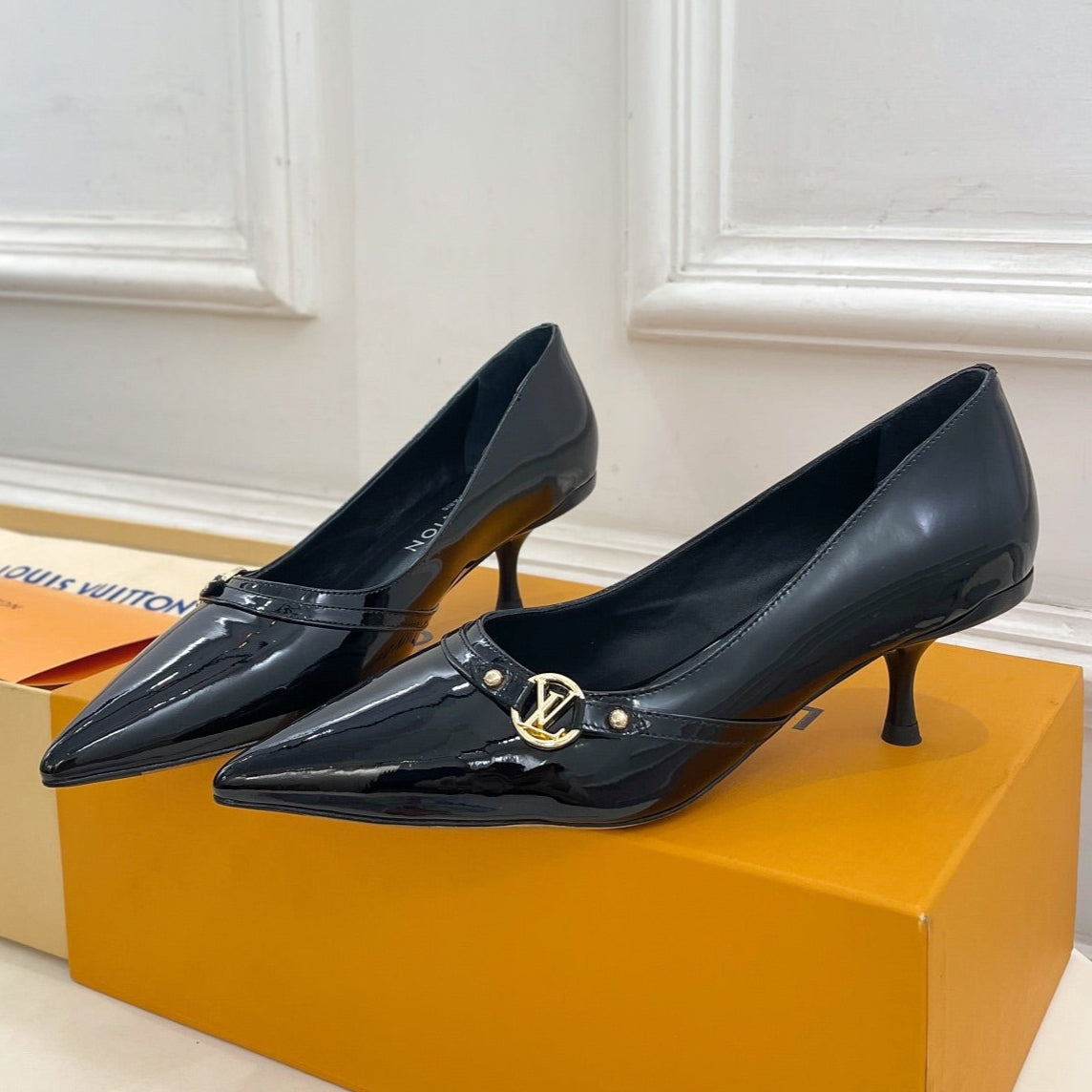 LOUIS VUITTON 6AM HIGH PUMP 5 CM IN BLACK PATENT CALFSKIN