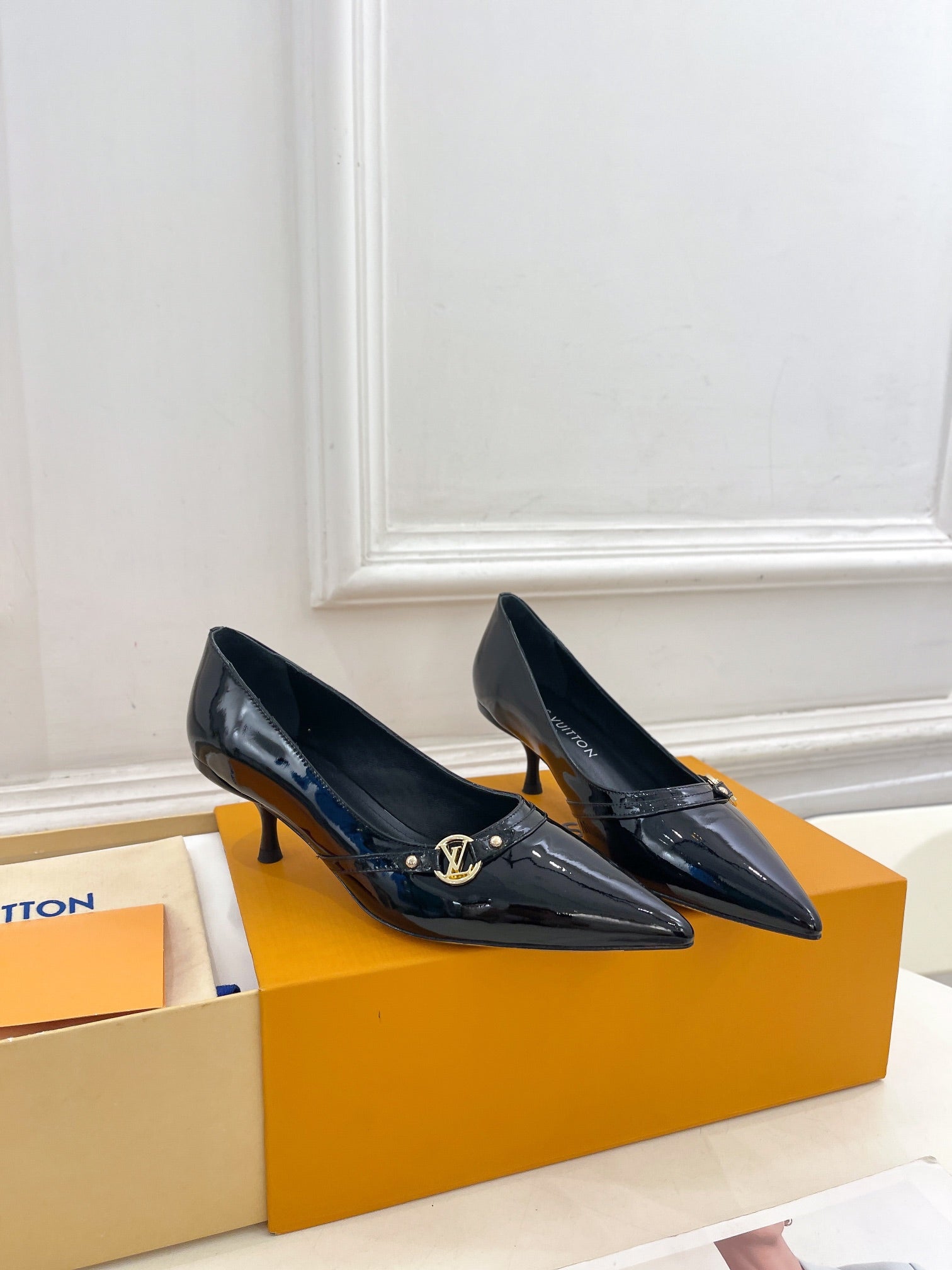 LOUIS VUITTON 6AM HIGH PUMP 5 CM IN BLACK PATENT CALFSKIN