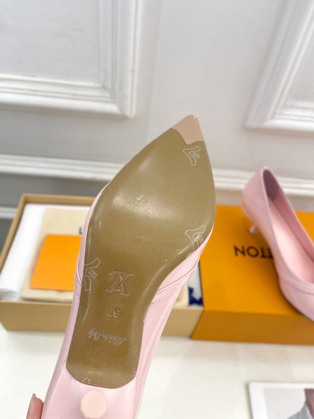 LOUIS VUITTON 6AM HIGH PUMP 5 CM IN BABY PINK CALFSKIN