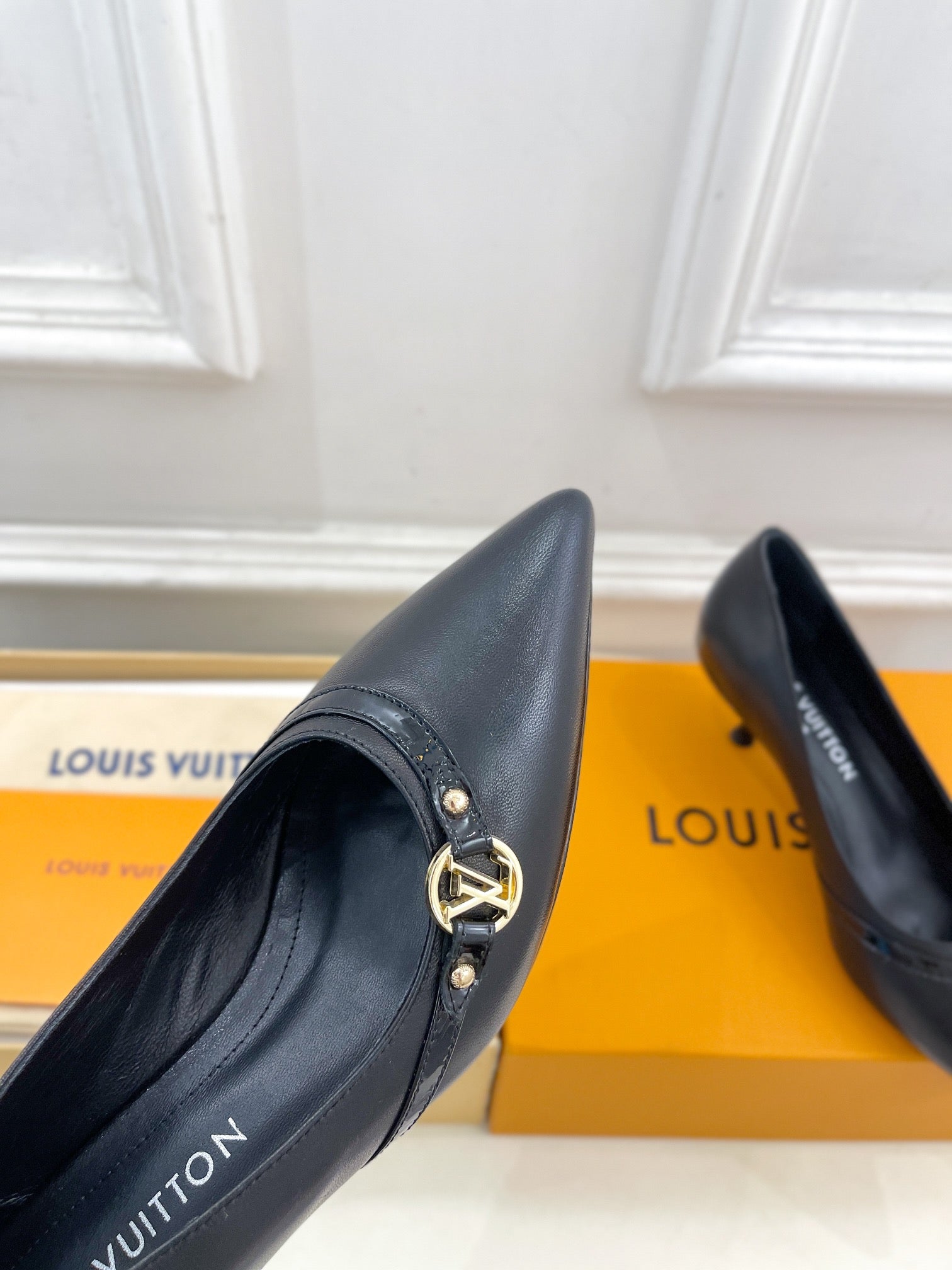 LOUIS VUITTON 6AM HIGH PUMP 5 CM IN BLACK CALFSKIN