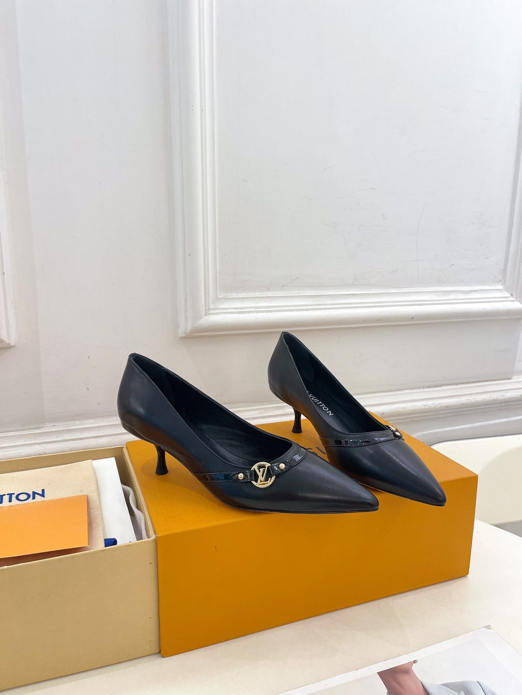 LOUIS VUITTON 6AM HIGH PUMP 5 CM IN BLACK CALFSKIN