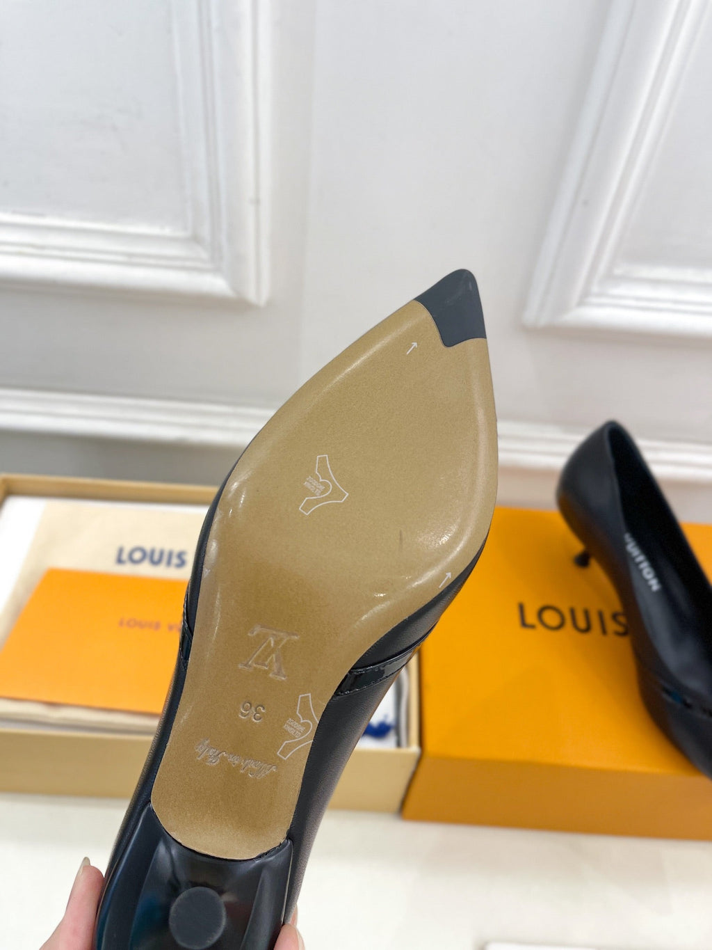 LOUIS VUITTON 6AM HIGH PUMP 5 CM IN BLACK CALFSKIN