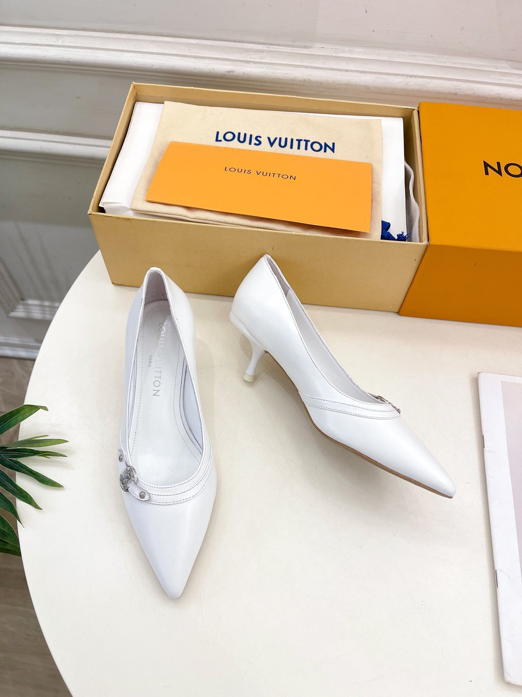 LOUIS VUITTON 6AM HIGH PUMP 5 CM IN WHITE CALFSKIN