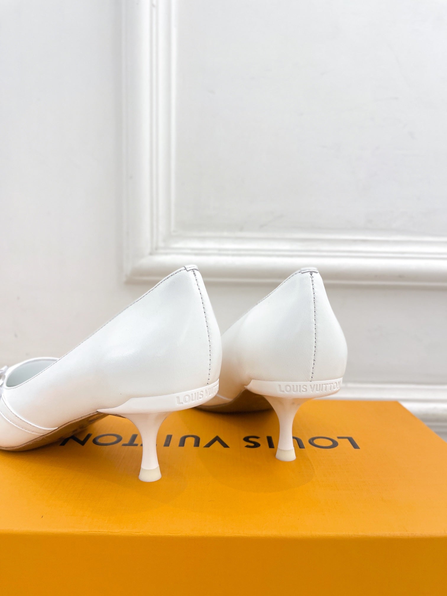 LOUIS VUITTON 6AM HIGH PUMP 5 CM IN WHITE CALFSKIN