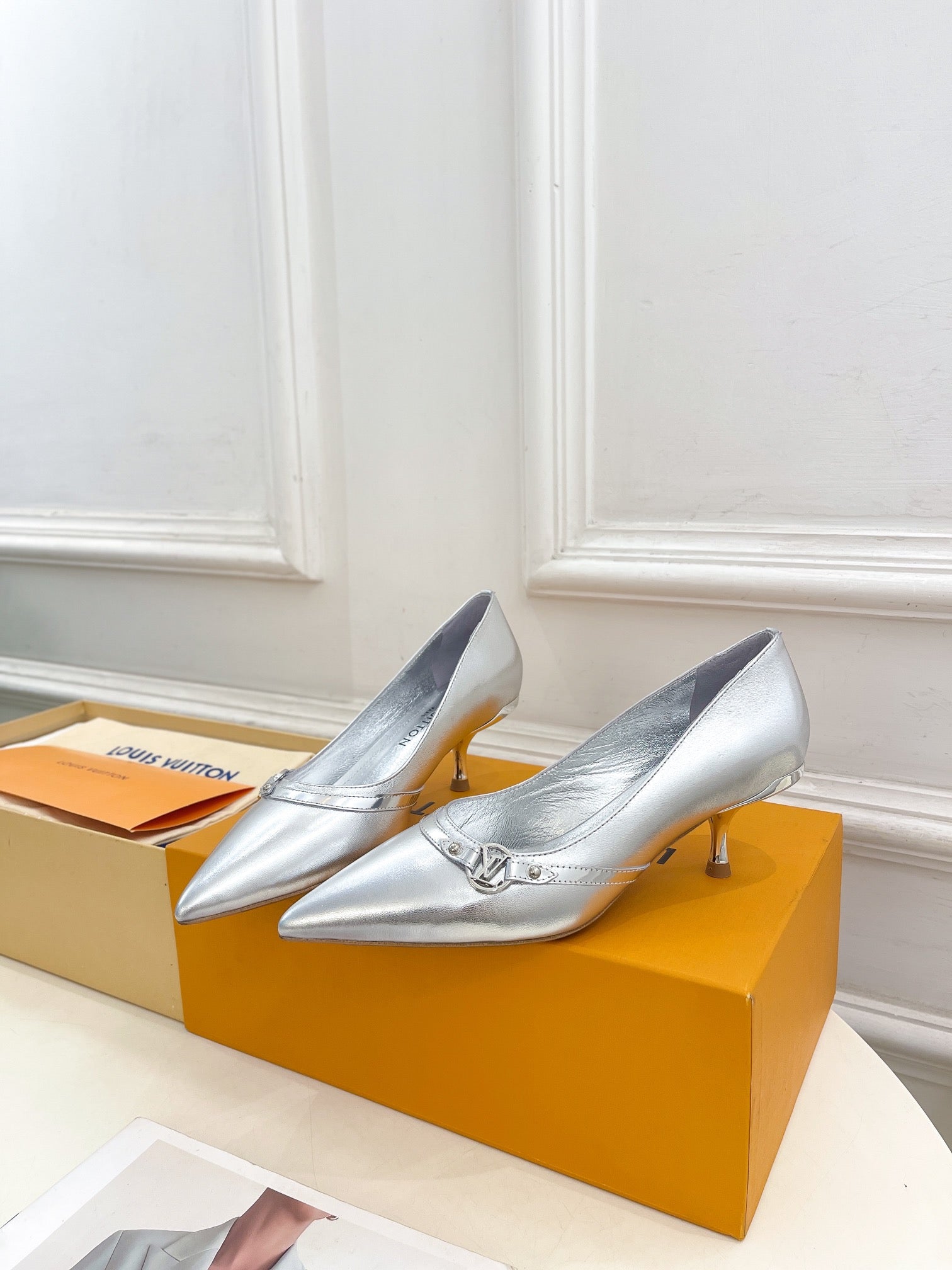 LOUIS VUITTON 6AM HIGH PUMP 5 CM IN SILVER CALFSKIN